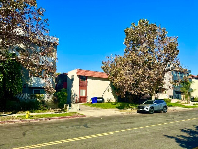 Photo - 4325 Dixie Canyon Ave Unidad 1