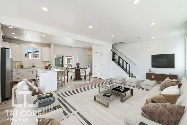 Photo - 143 E Lavalle Ct