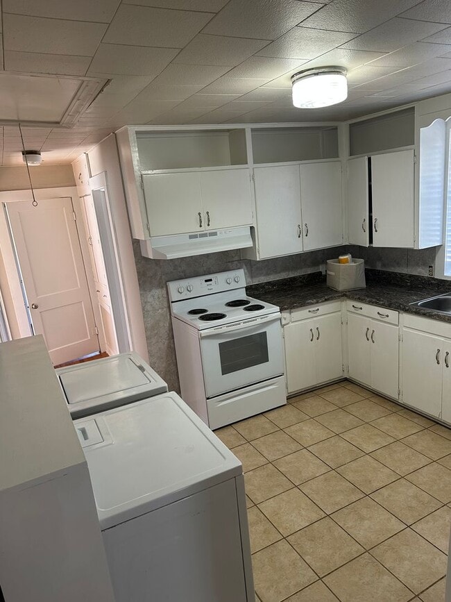 Photo - 3 Bedroom, 2 Bathroom Fayetteville Home, Available March 1st!