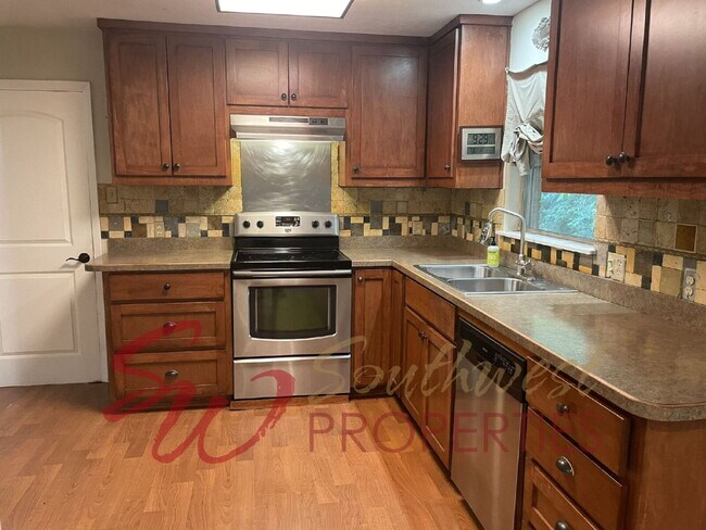 Photo - Charming 3 Bed / 2 Bath Home in a Quiet Central Neighborhood