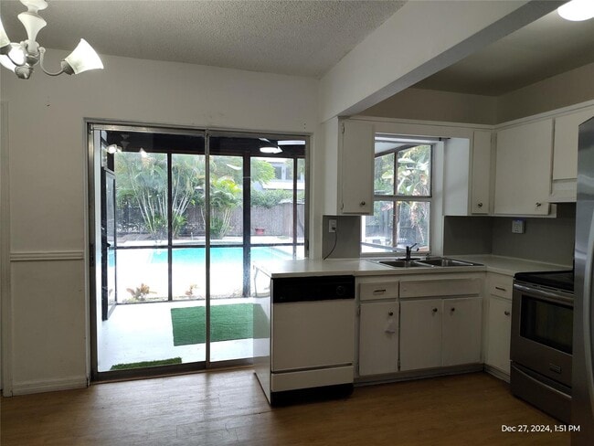 Photo - 200 SE 19th St