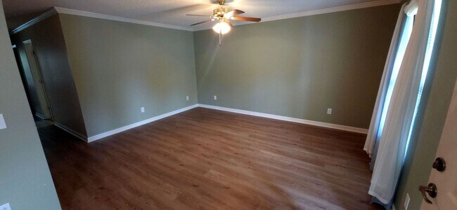 Photo - 137 Westmont Dr