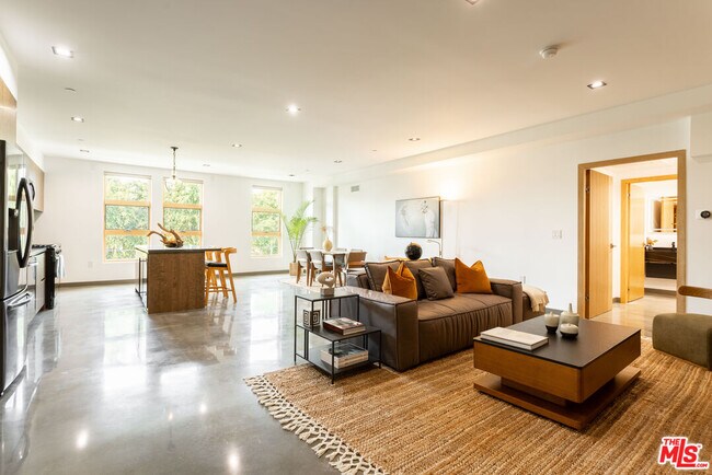 Photo - 547 N Sweetzer Ave Unit 303