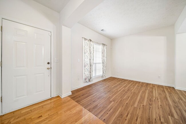 Photo - 740 Clairidge Ln SW