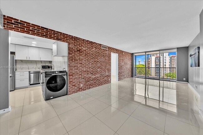 Photo - 3101 N Country Club Dr Unidad 512 Rental