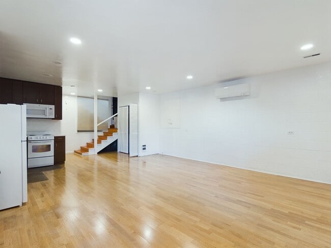 Photo - Beautifully remodeled studio downtown PG