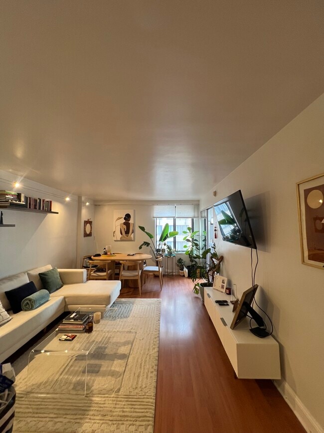 Photo - 1420 N St NW Unidad 604