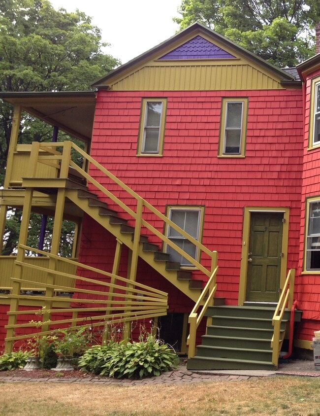 Staircase to porch/entrances - 7 Bowdoin Ave Unit 7B