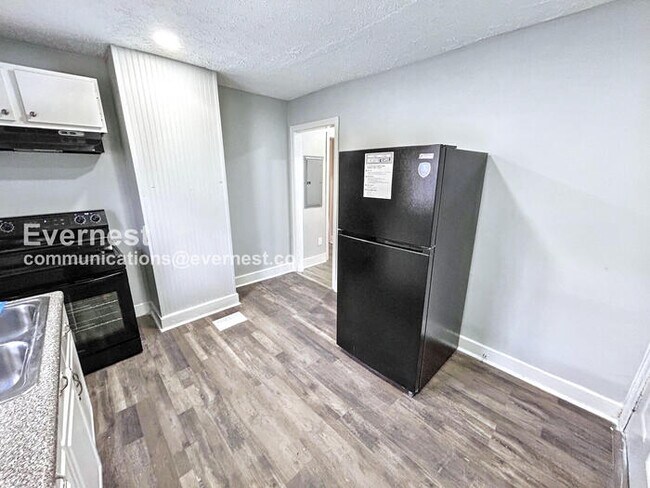 Photo - 2175 Pansy St NW