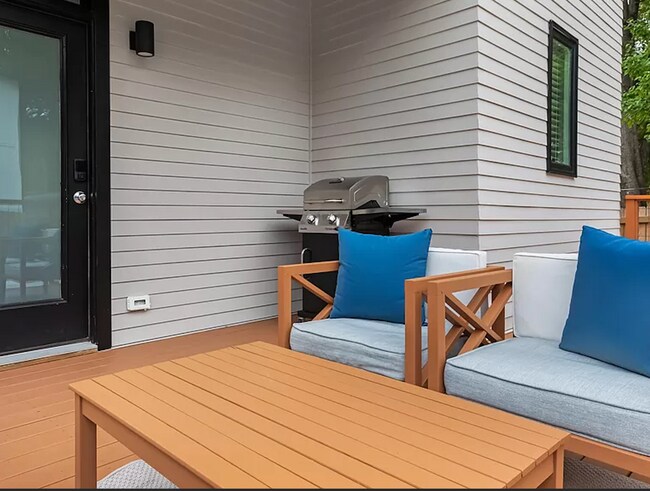 Photo - 3146 Rowena Ave