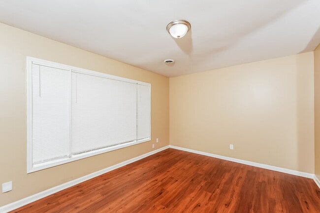 Photo - 1700 Serene Dr