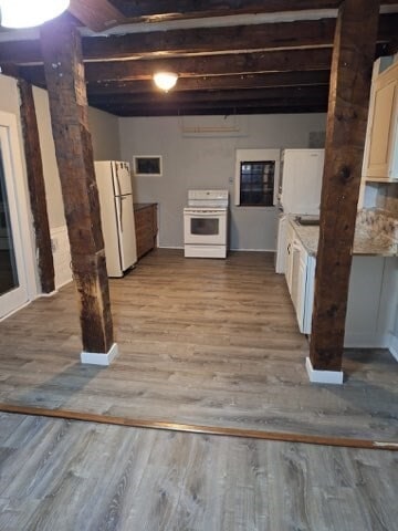 Building Photo - 404 Main St Unit 1R