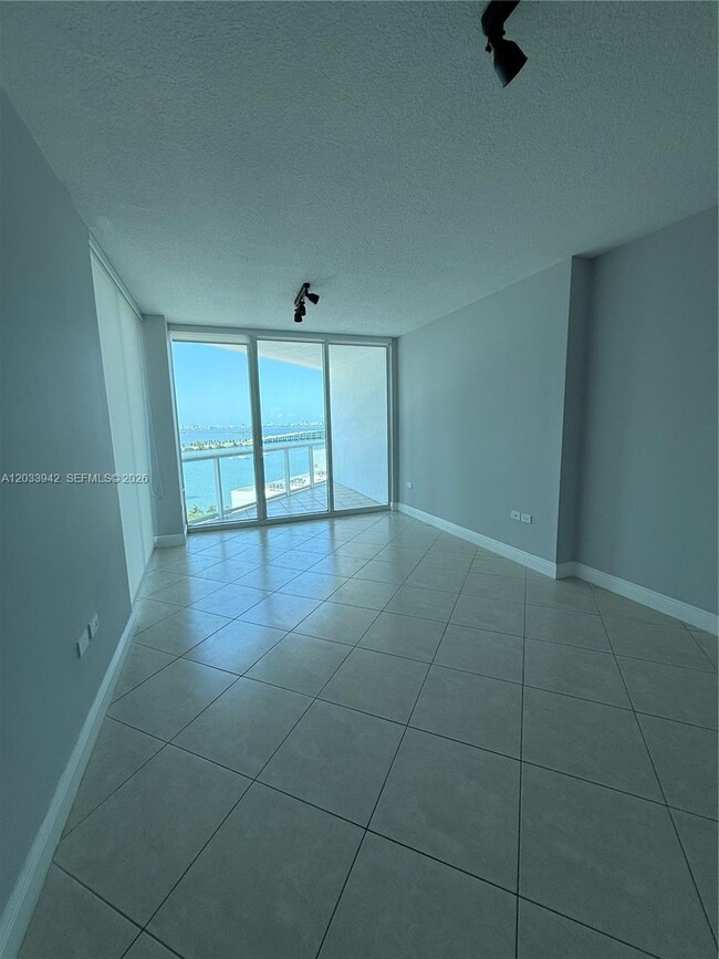 Building Photo - 480 NE 30th St Unit 1504