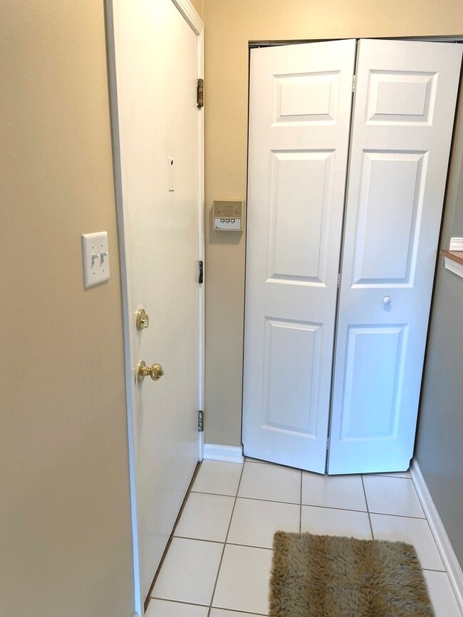 Photo - 1619 N Windsor Dr Unit 212