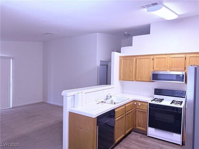 Building Photo - 2110 Los Feliz St Unit 2035 Rental