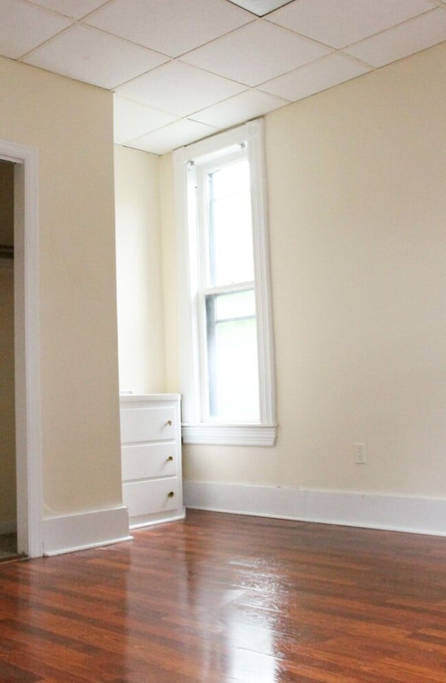 Building Photo - 42 N Prospect St