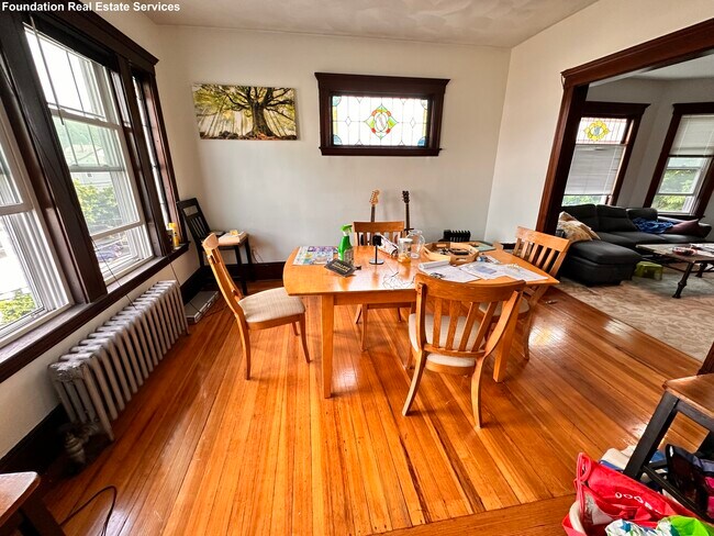 Photo - 21 Tip Top St Unit 2