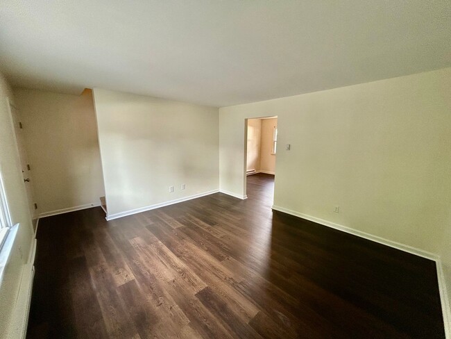 Photo - HALF OFF FIRST MONTH - 2 Bedroom in Versailles! Unit 17