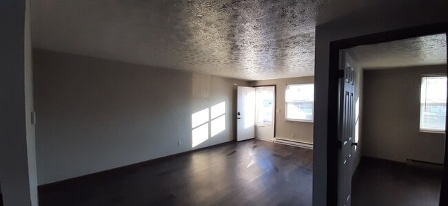 Photo - ROYAL OAKS APARTMENTS