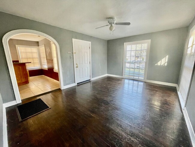 3232 Cockrell Ave