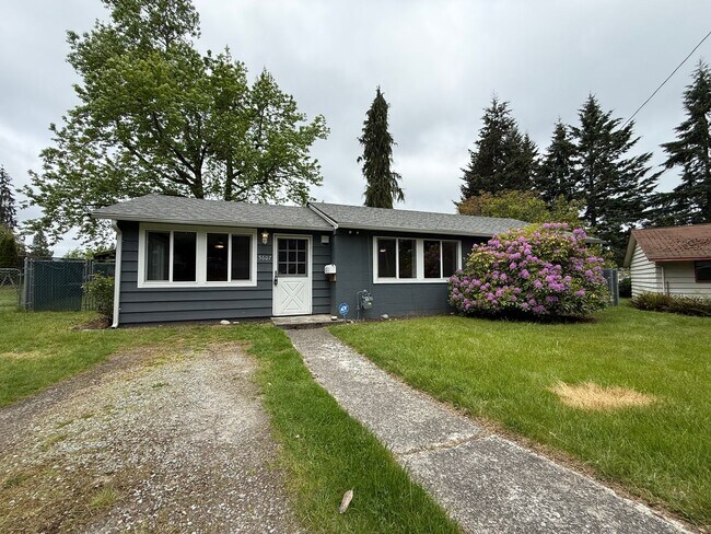 Photo - Pet Friendly Fresh 3 bed 2 bath with fully fenced yard