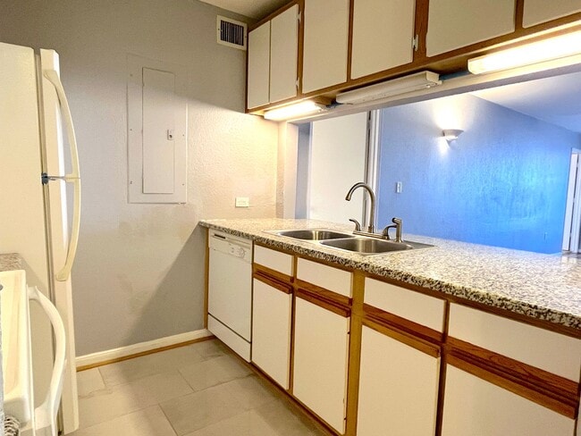 Photo - JULY 2025 MOVE IN Spacious 4 Bedroom 4 Bat... Unidad 101