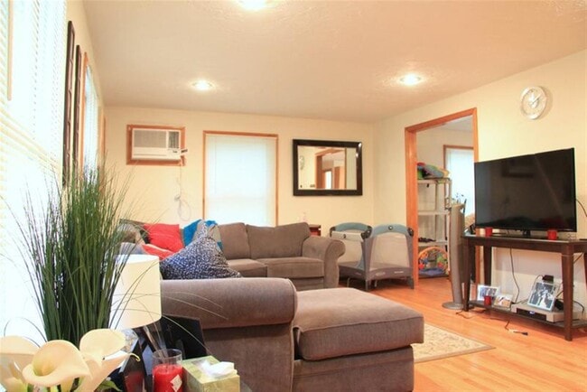 Building Photo - 201 Sherman St Unit B