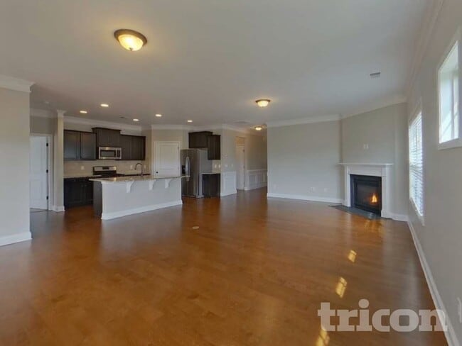 Photo - 910 Deepwood Ct