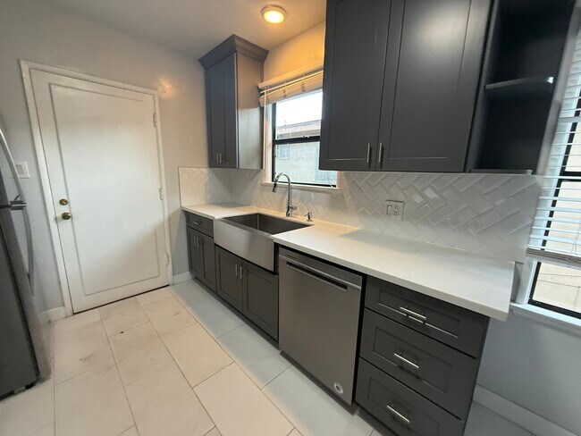 1222 McClellan Dr