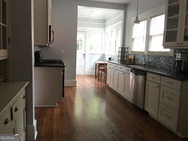 752 Greenwood Ave NE