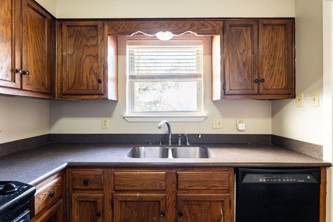 Photo - Updated 2 Bed / 1.5 Bath Townhouse in the Heart of Maumelle — $1,000/Month