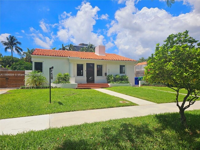 Photo - 820 NE 72nd Terrace House