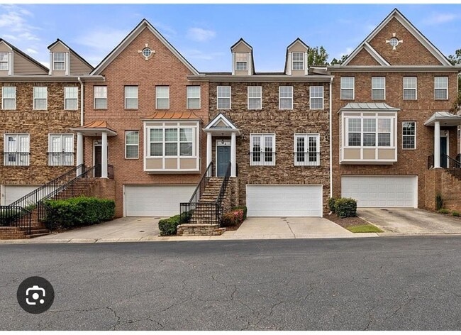 Building Photo - 10870 Brunson Dr