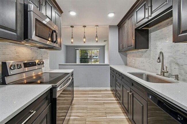 1695 Lee Rd Unit E215