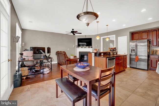 Photo - 2460 Eastbourne Dr