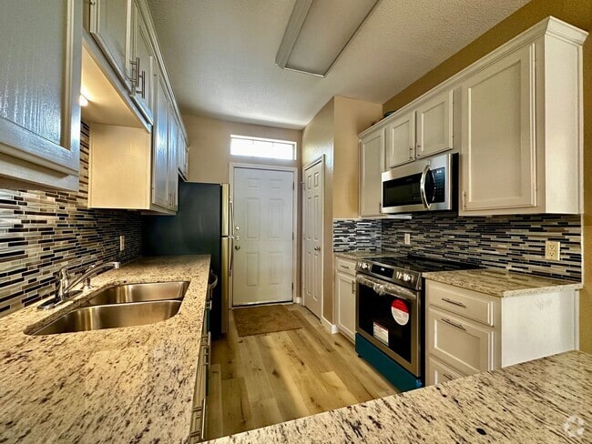 Building Photo - 4/4 Duplex in the Baylor Bubble! Unit A Rental