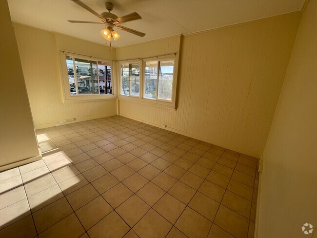 Building Photo - 737 Hau?oli St Unit Upstairs Rental