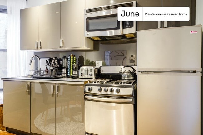 Room in Shared 4 bed/2 bath home in Upper East Side