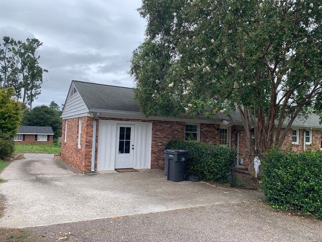 Photo - LIVE ON THE LAKE!!