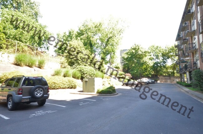 Photo - 640 Glen Iris Dr NE
