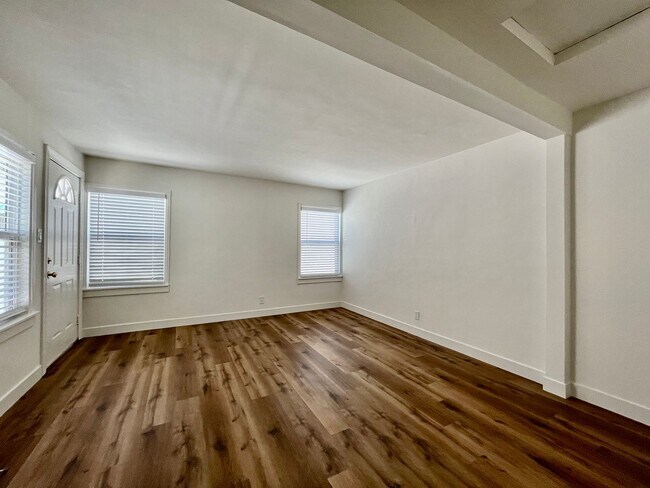 TriPlex with Individual Detached Units - TriPlex with Individual Detached Apartment Units Unit 1016  A ACTIVE