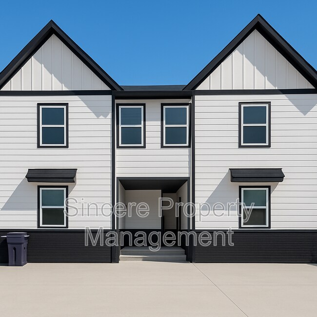 Building Photo - 2008 NW 27th St Unit #D