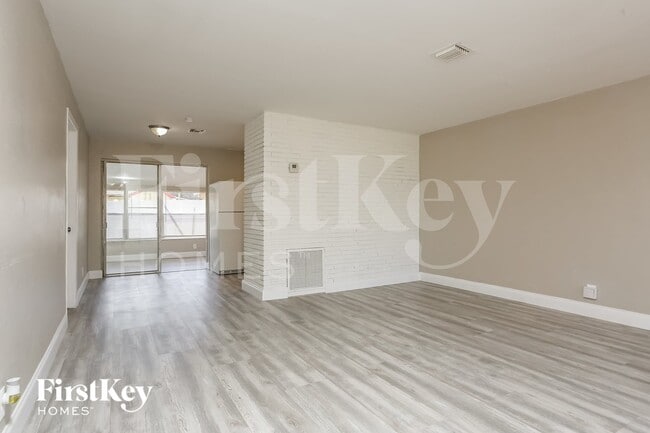 3750 NW 4th Pl
