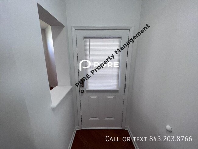 Photo - 153 Avonshire Dr