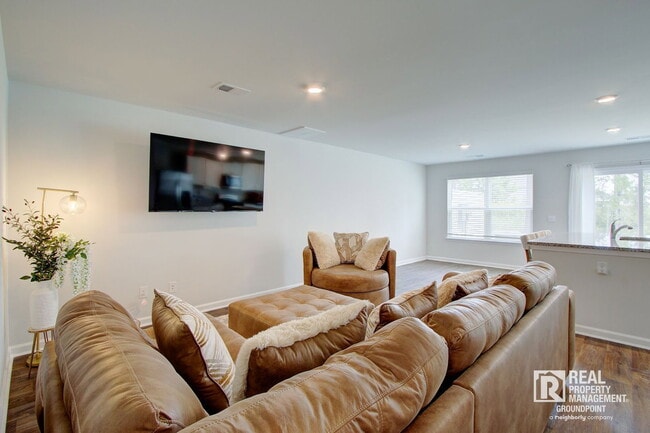 Photo - 174 Haventree Ct