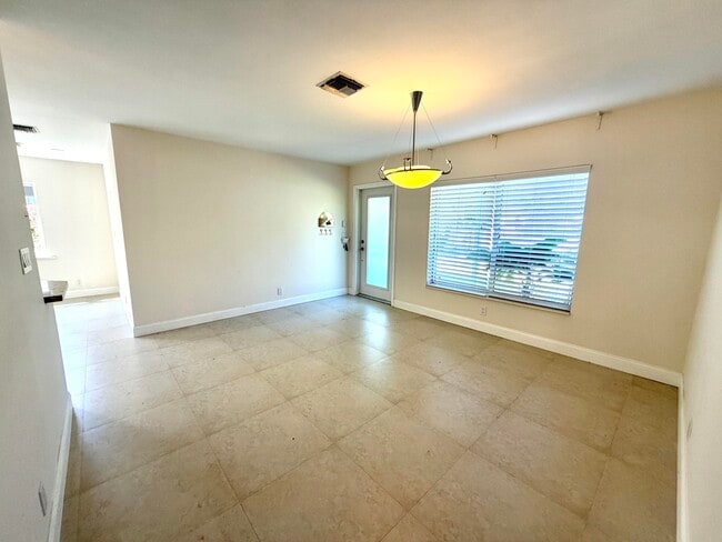 Photo - 376 SW 2nd St