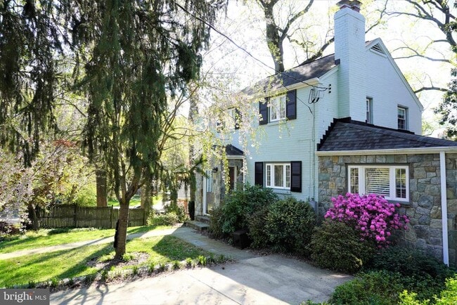 Photo - 215 Crestmoor Cir