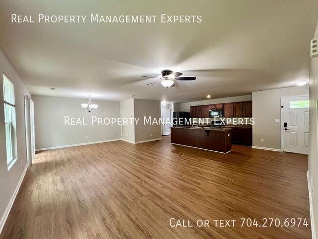 Photo - 1819 Hooper Court