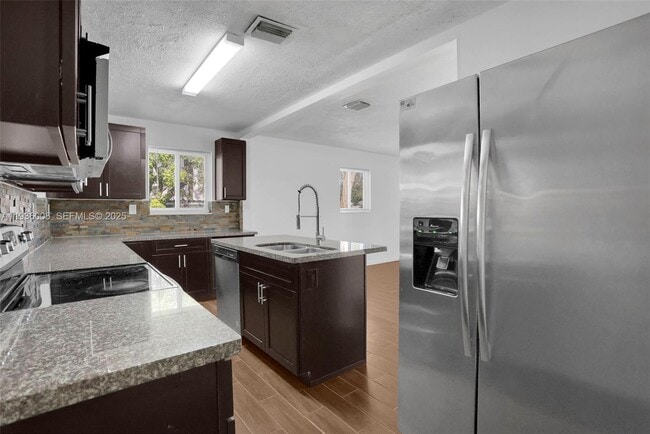 Photo - 510 N 69th Ave