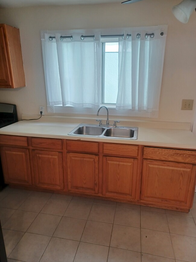 Kitchen - 944 Virginia St